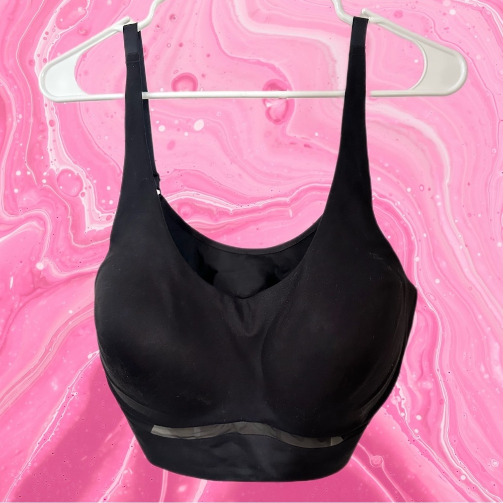 Victoria’s Secret. Sports bra 38DDD